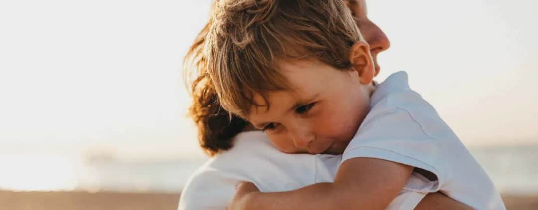 Lęk separacyjny u niemowląt: naturalny etap? Objawy i wsparcie