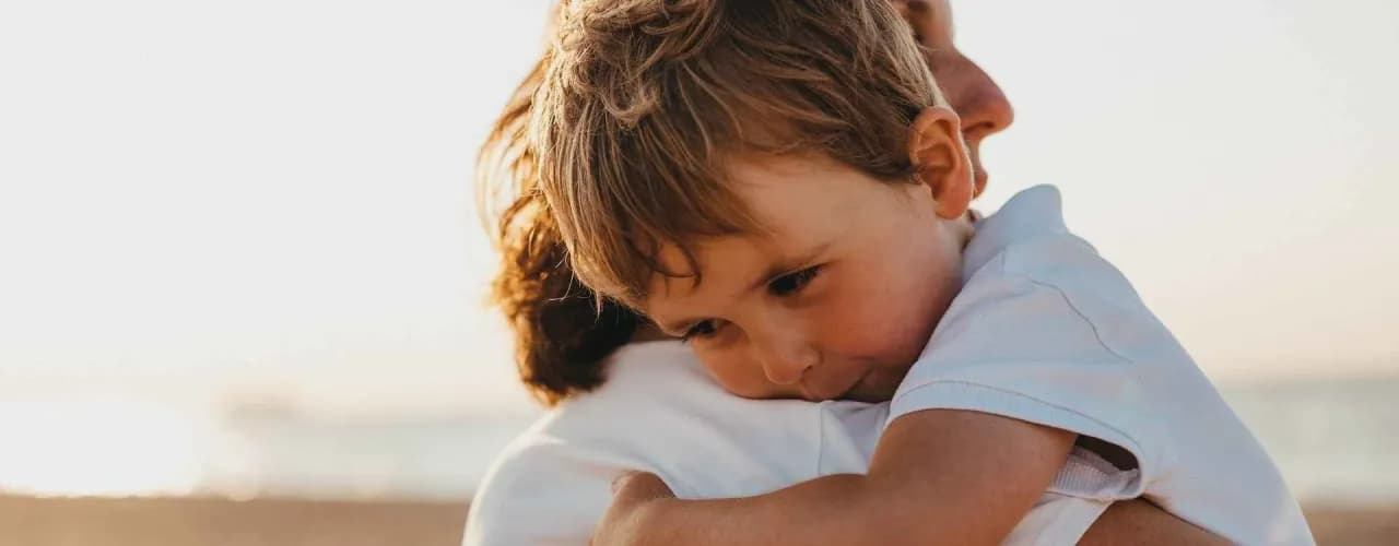 Lęk separacyjny u niemowląt: naturalny etap? Objawy i wsparcie